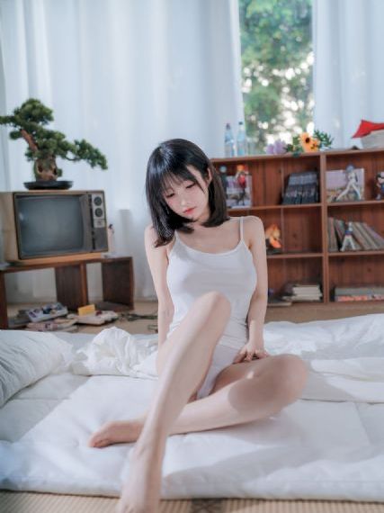 亚洲国产在人线午_高清电影